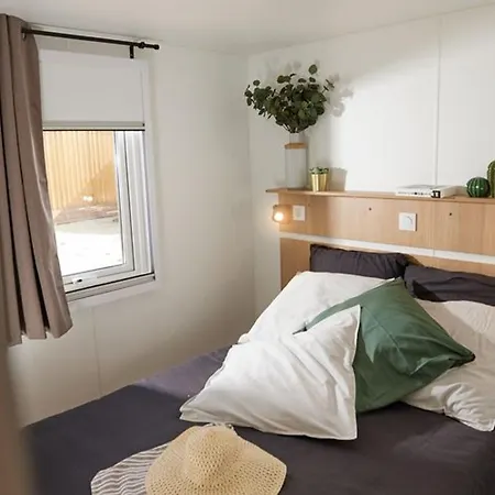 Mobil-home Confortable Avec 2 Et Cuisine Equipee - Api-1-52-481 *