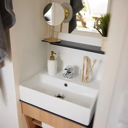 Mobil-home Confortable Avec 2 Et Cuisine Equipee - Api-1-52-481 Campsite