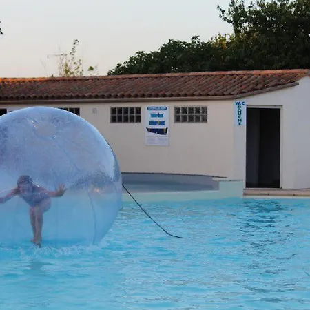Mobil-home Confortable Avec 2 Et Cuisine Equipee - Api-1-52-481 * Les Achards (Vendee)
