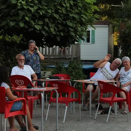 Mobil-home Confortable Avec 2 Et Cuisine Equipee - Api-1-52-481 캠프장 Les Achards (Vendee)