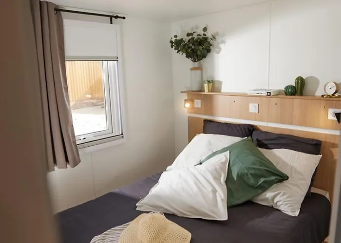 Mobil-home Confortable Avec 2 Et Cuisine Equipee - Api-1-52-481 *