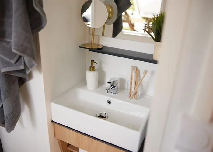 Mobil-home Confortable Avec 2 Et Cuisine Equipee - Api-1-52-481 Campsite