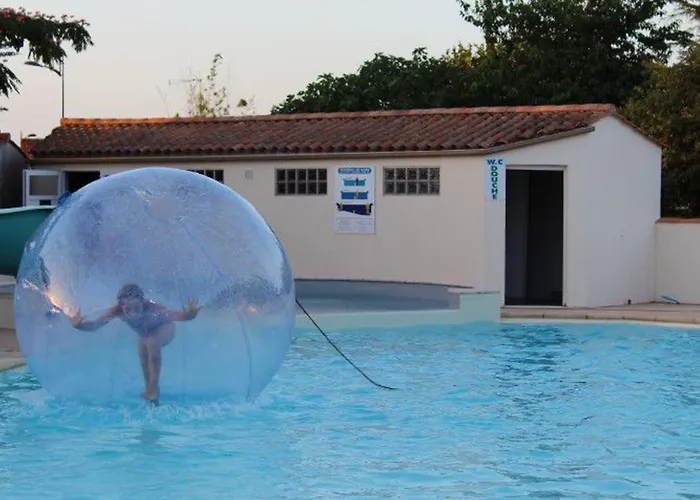 Mobil-home Confortable Avec 2 Et Cuisine Equipee - Api-1-52-481 * Les Achards (Vendee)