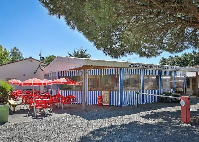 Mobil-home Confortable Avec 2 Et Cuisine Equipee - Api-1-52-481 * Les Achards (Vendee)